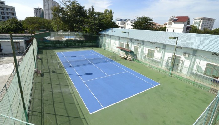 Sân tennis trong nhà hiện đại