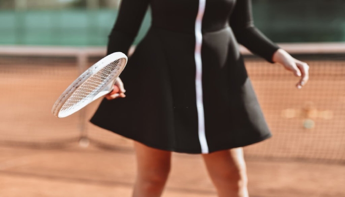 váy tennis mặc với áo gì